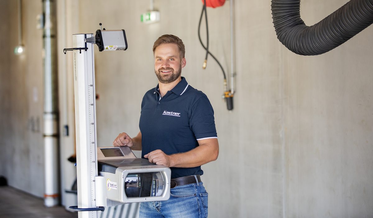 Auto Kastner Mitarbeiter in einer Werkstatt