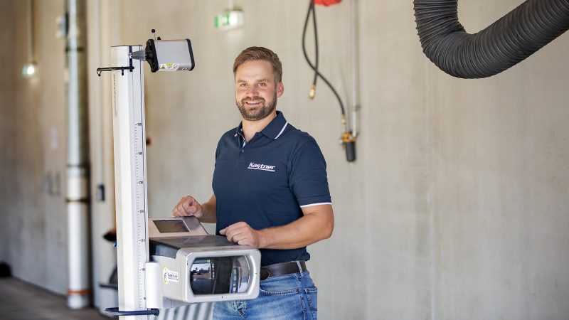 Auto Kastner Mitarbeiter in einer Werkstatt