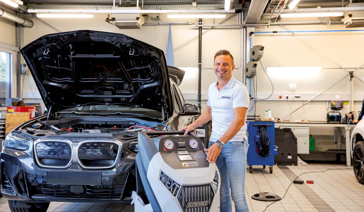 Auto Kastner Mitarbeiter in der Werkstatt