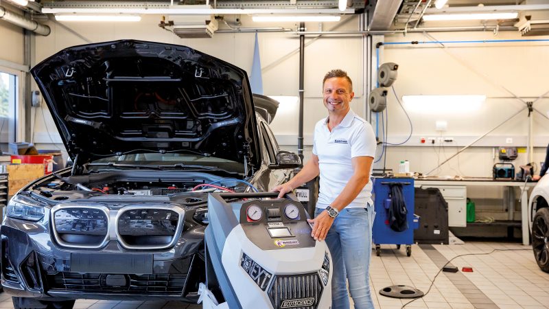 Auto Kastner Mitarbeiter in der Werkstatt