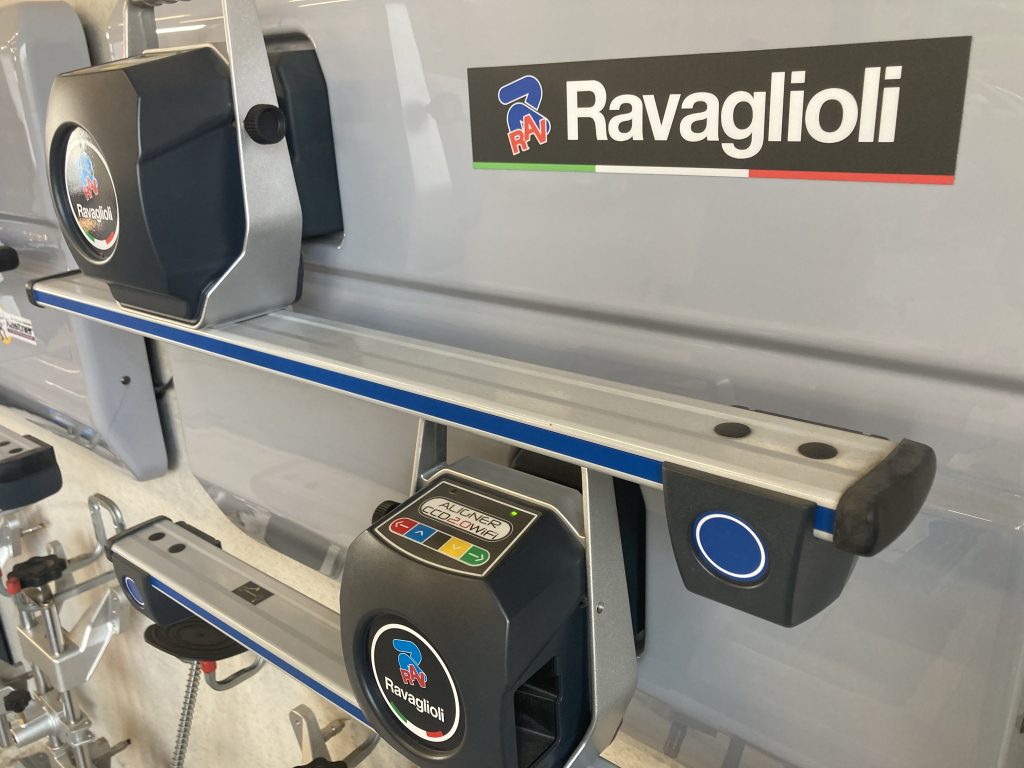 Auto Kastner Gerätebörse Ravaglioli CCD Achsmessgerät Tablet gesteuert