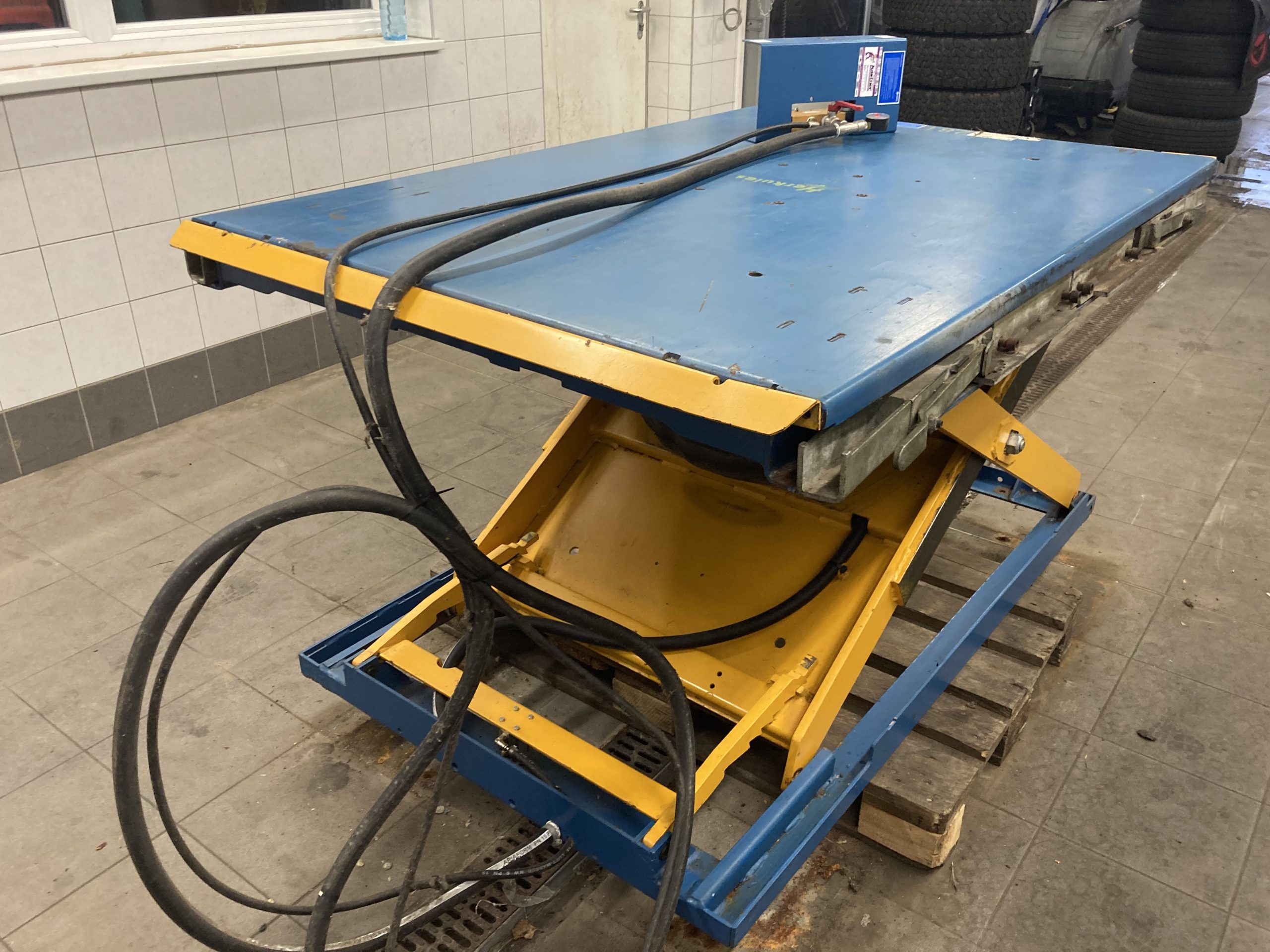 Mehr über den Artikel erfahren Herkules Kurzhubbühne