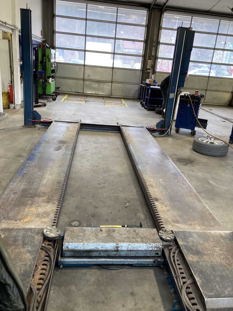 Auto Kastner Gerätebörse Nußbaum 4-Säulenhebebühne