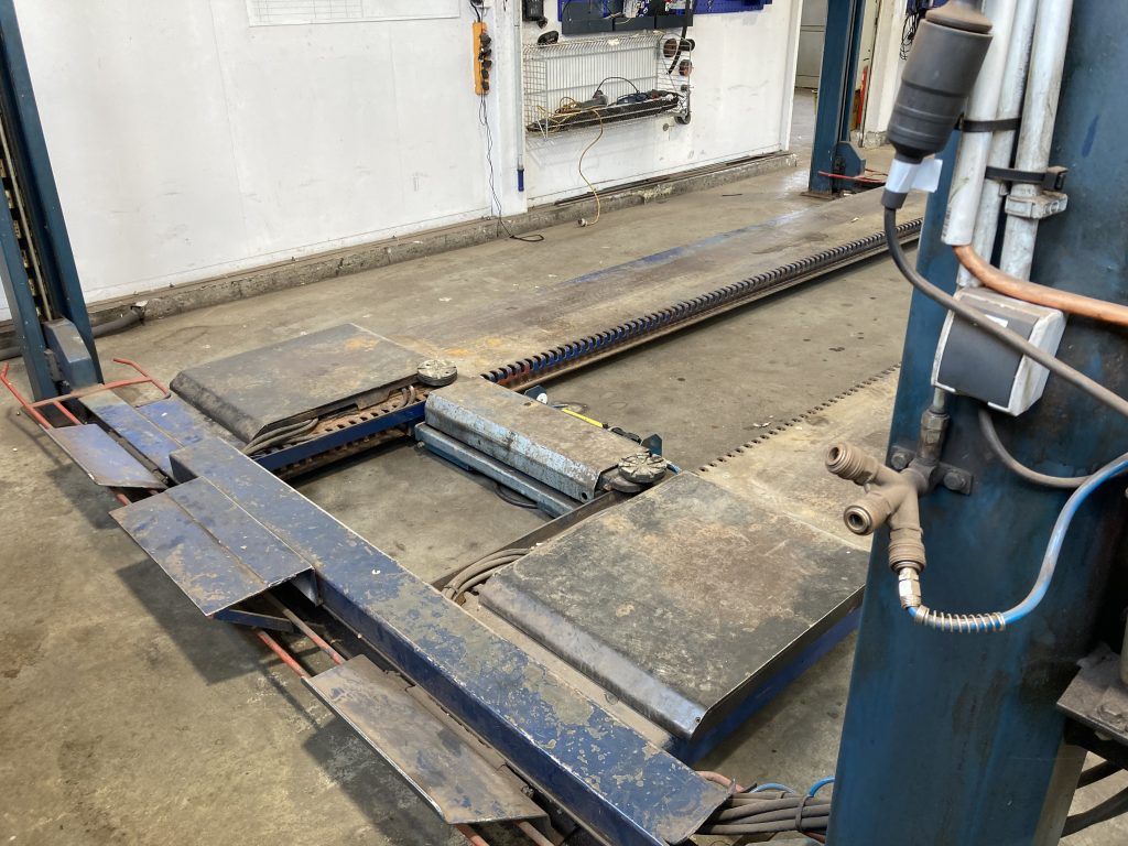 Auto Kastner Gerätebörse Nußbaum 4-Säulenhebebühne