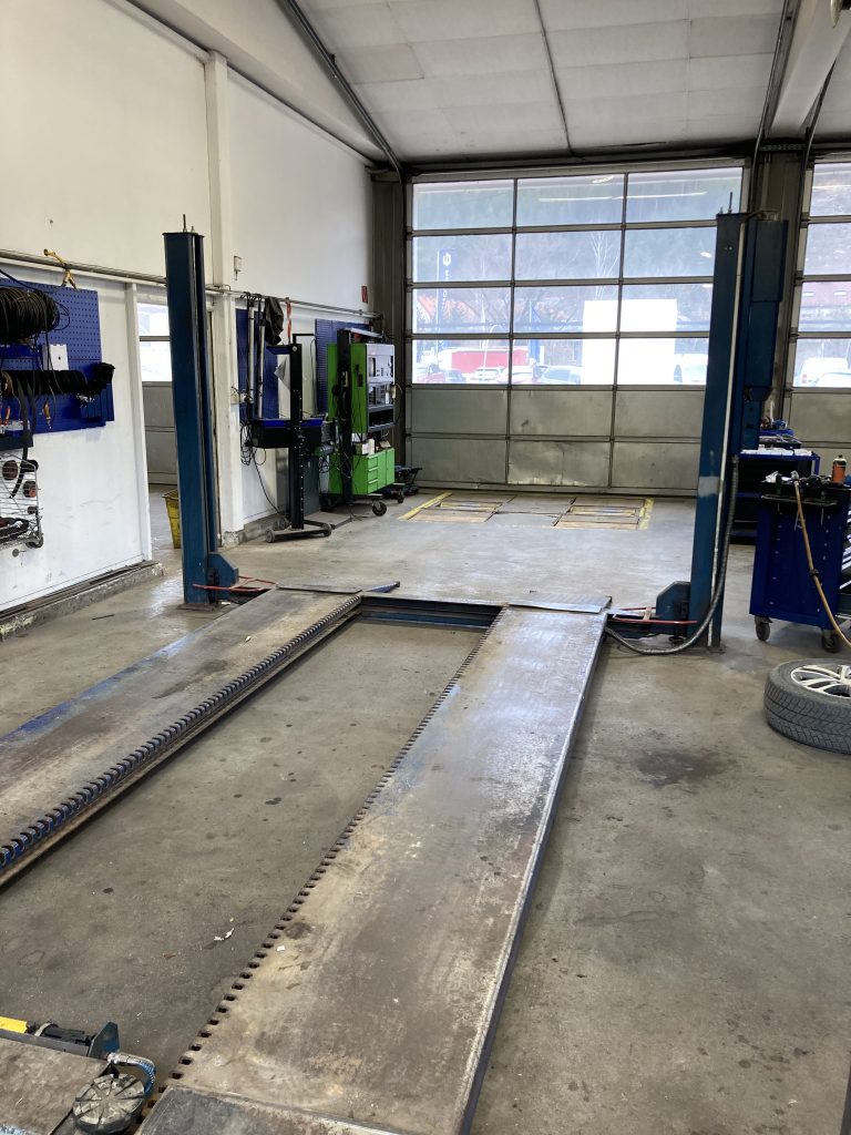 Auto Kastner Gerätebörse Nußbaum 4-Säulenhebebühne