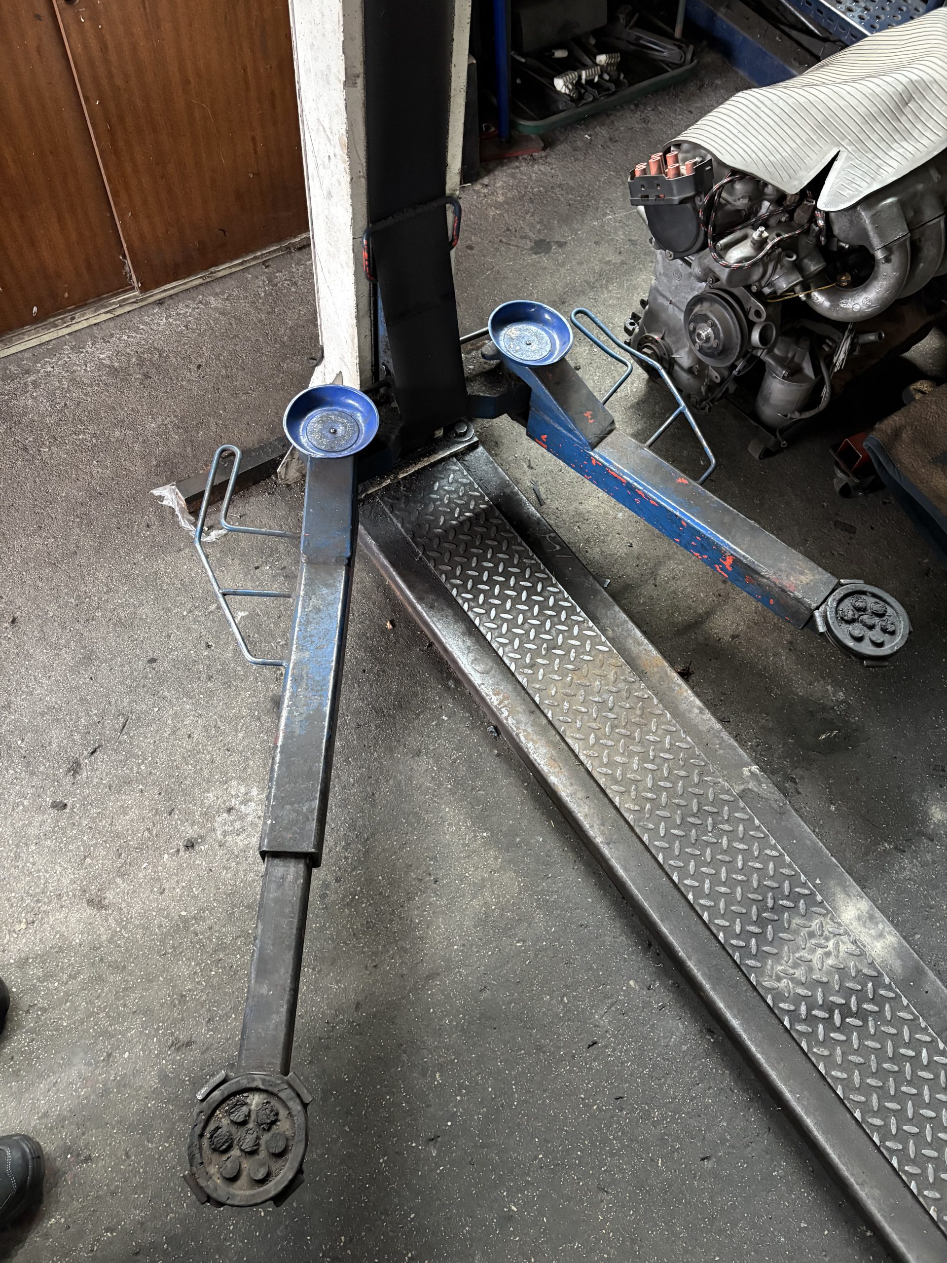 Mehr über den Artikel erfahren Consul 2 Säulen Spindelhebebühne H 142