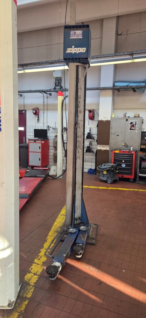 Auto Kastner - 2 Säulenhebebühne mechanisch