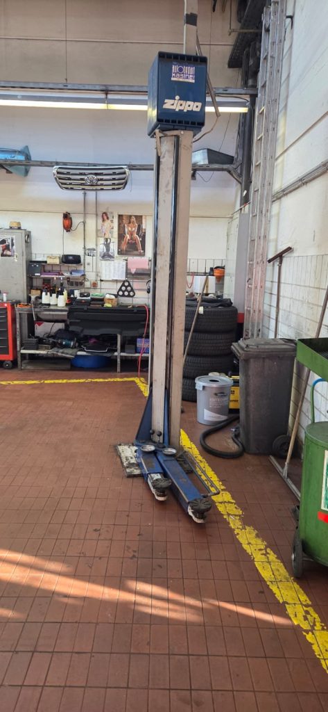 Auto Kastner - 2 Säulenhebebühne mechanisch