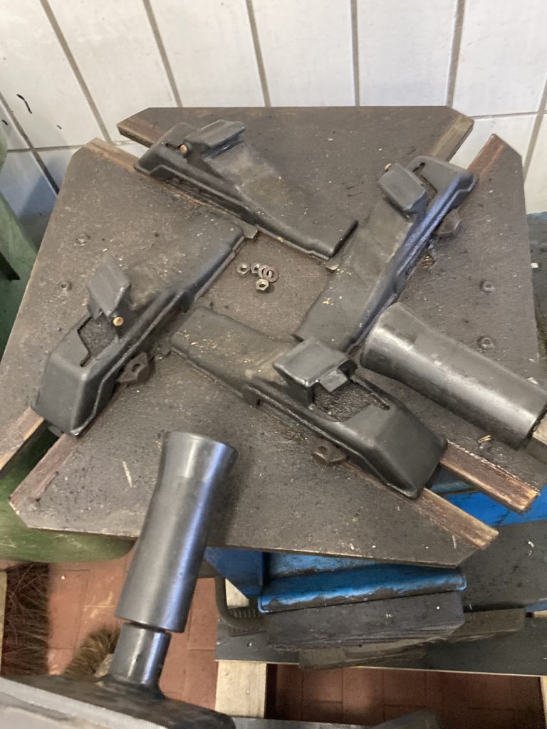 Auto Kastner Hofmann Montiermaschine