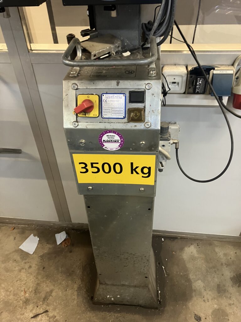 Auto Kastner Gerätebörse Bühne Schere