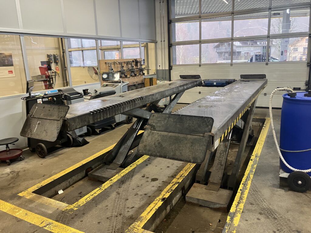 Auto Kastner Gerätebörse Bühne Schere