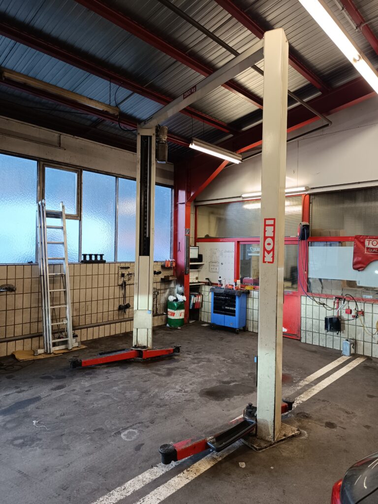 Auto Kastner Gerätenbörse - Säulenhebebühne