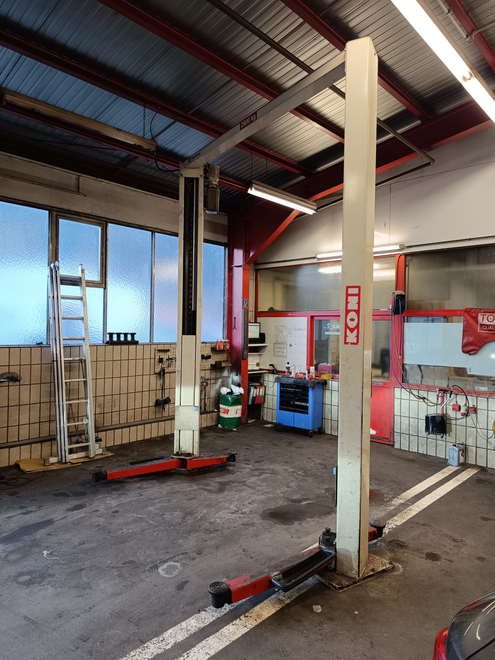 Mehr über den Artikel erfahren Stertil Koni hydraulische 2-Säulen Hebebühne