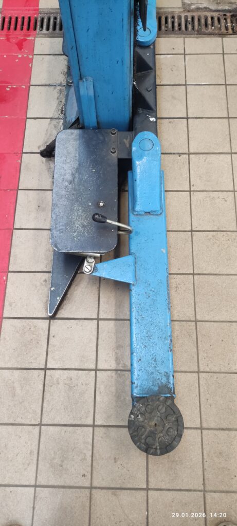 Auto Kastner Gerätenbörse - Säulenhebebühne