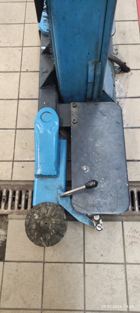 Auto Kastner Gerätenbörse - Säulenhebebühne