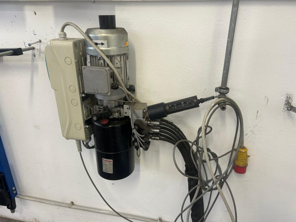 Auto Kastner Gerätenbörse - Säulen Hebebühne