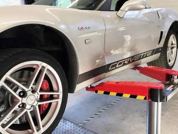 Auto Kastner Auto auf Hebebühne - Presse